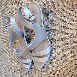 NATURALIZER silver strappy heels. Adjustable buckle. Great condition.  Size 7.5.